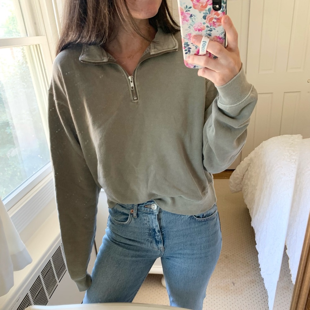 Green cropped sweatshirt